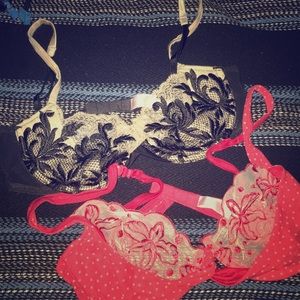 2 Victoria secret bras 34 C